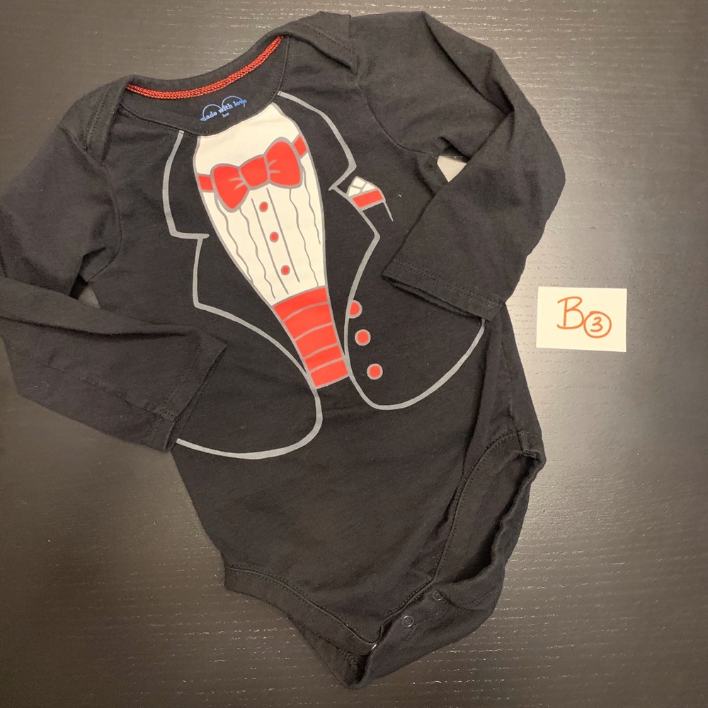 ⭐️5/$10.00⭐️ The Children's Place 9-12m Long Sleeve Tuxedo Style Onesie